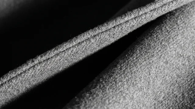 Vinco profundo em tecido pesado, com a dobra em sombra total