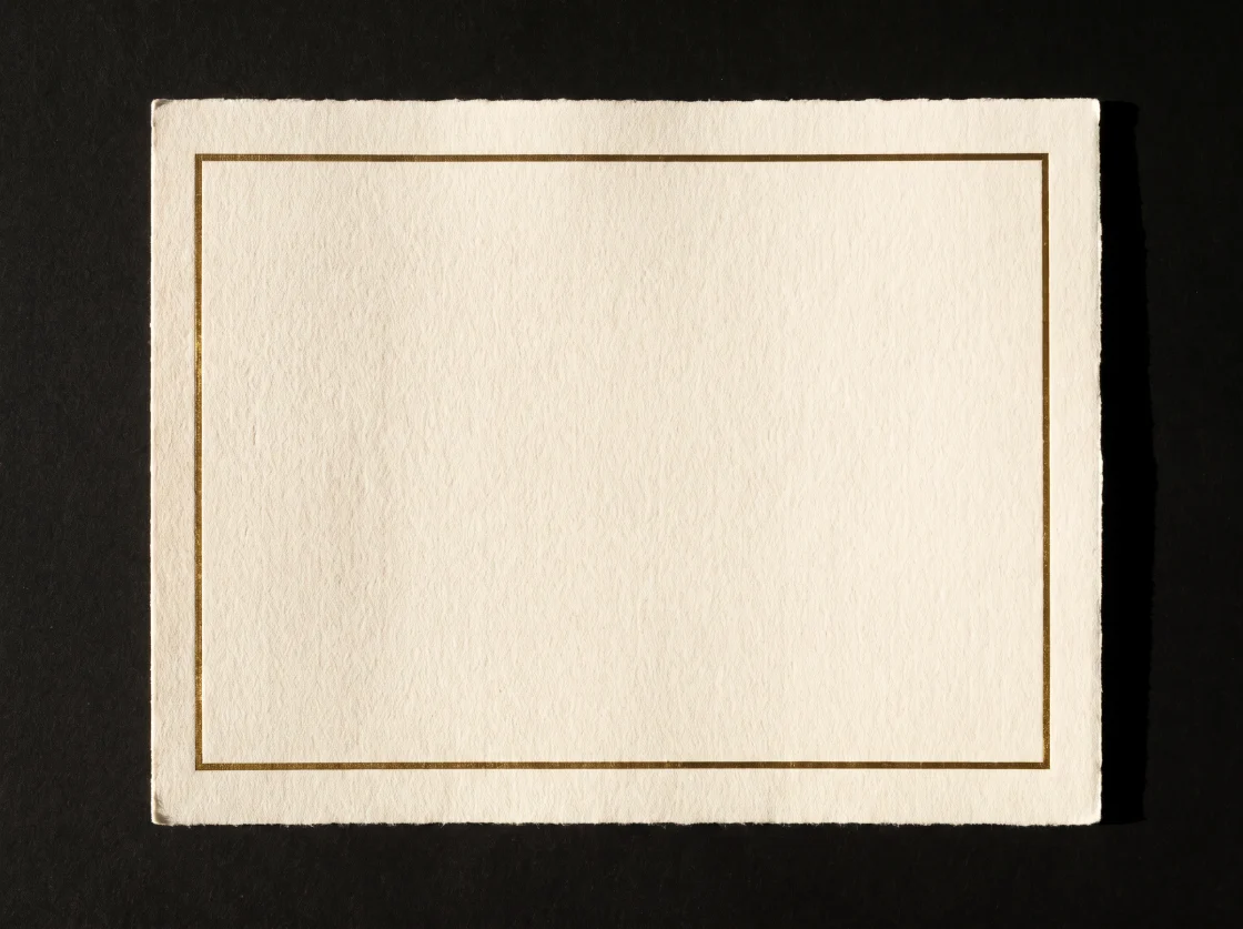 Certificado de conclusão em papel de algodão creme, com filete dourado